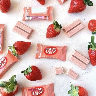 Kitkat Japan Strawberry Chocolate Wafer 113g x 12 Bags