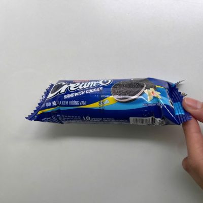 Cream-O Chocolate Sandwich Cookies Vanilla Cream 54g x 48 Bags