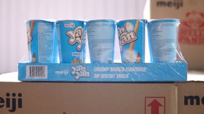 Meiji Yan Yan Vanilla Biscuits Snack 50g x 80 Cups
