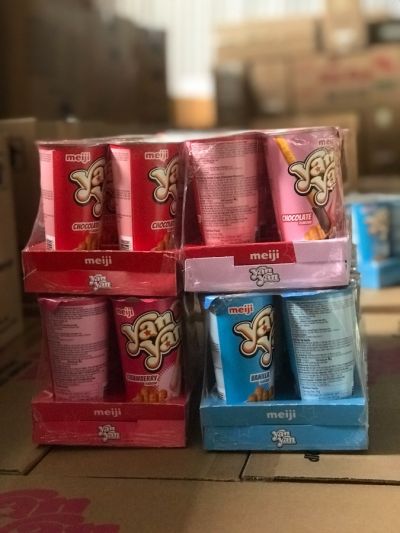 Meiji Yan Yan Strawberry Biscuits Snack 50g x 80 Cups
