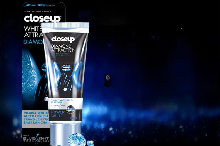 Close-Up Toothpaste Diamond Attraction Gel Toothpaste.