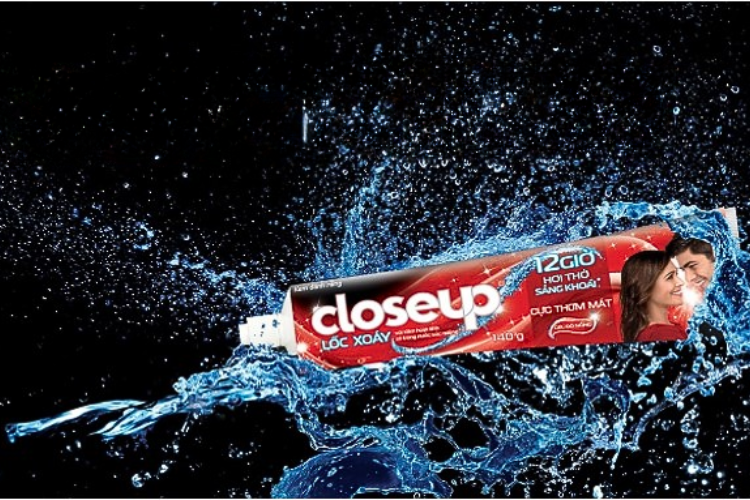 Close-Up Toothpaste Deep Action Red Hot.